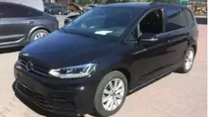 Gebraucht VW Touran Highline 150 PS (110 kW) 2023 Deep black perleffekt Van / Kleinbus