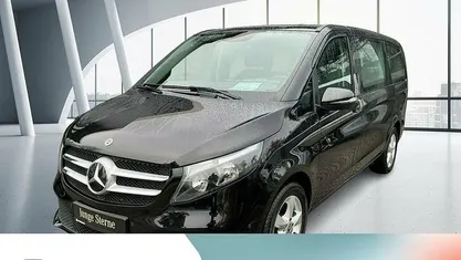Obsidianschwarz metallic Gebraucht 2022 Mercedes V220 Van / Kleinbus | 46.990 € (Fairer Preis)