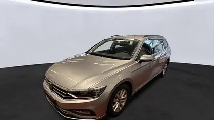 Silber Gebraucht 2022 VW Passat Business Kombi | 24.360 € (Guter Preis)