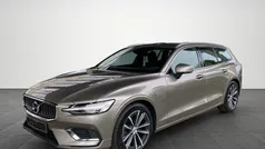 Pebble grey / metallic Gebraucht 2022 Volvo V60 Core Kombi | 37.420 € (Fairer Preis)