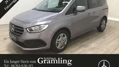 Grau Gebraucht 2023 Mercedes T180 Style Van / Kleinbus | 25.789 € (Fairer Preis)