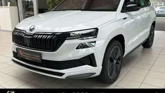 Moonweiss metallic Gebraucht 2025 Skoda Karoq SportLine SUV | 33.990 € (Fairer Preis)