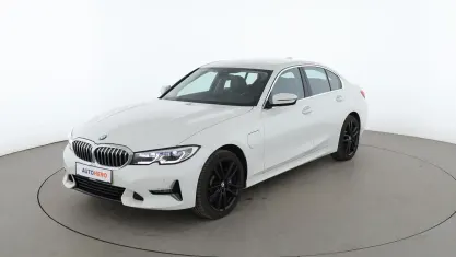 Gebraucht BMW 330e Luxury Line 2021 Weiß Limousine