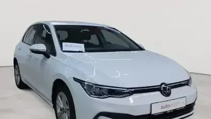Gebraucht VW Golf VIII Life 131 PS (96 kW) 2022 Pure white Limousine