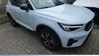 Blau Gebraucht 2023 Volvo XC40 Plus SUV | 36.490 € (Fairer Preis)