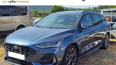 Blau (chromablau metallic (blau)) Gebraucht 2024 Ford Focus ST-Line Kombi | 22.490 € (Superpreis)