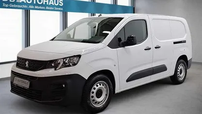 Gebraucht Peugeot Partner Premium 102 PS (75 kW) 2023 Weiß Van / Kleinbus