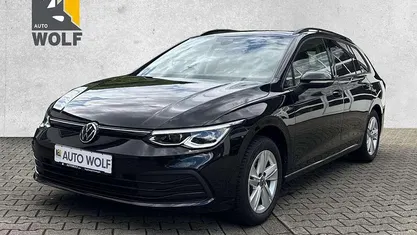 Deep black perleffekt Gebraucht 2024 VW Golf VIII Life Kombi | 23.700 € (Fairer Preis)