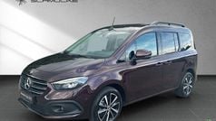 Rubellitrot (metallic) Gebraucht 2024 Mercedes 180 Progressive Limousine | 30.459 € (Fairer Preis)