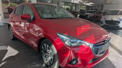 Usata Mazda 2 Edition 90 CV (66 kW) 2015 Rosso Utilitaria