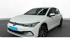 Pure white (weiß) Gebraucht 2021 VW Golf VIII Life Limousine | 19.690 € (Fairer Preis)