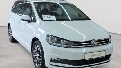Gebraucht VW Touran Comfortline 150 PS (110 kW) 2019 Pure white Van / Kleinbus