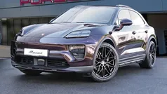 Rot Neu 2025 Porsche Macan 4 Electric SUV | 113.933 € (Teuer)