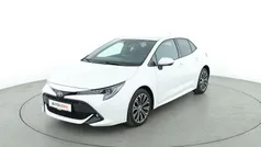 Weiß Gebraucht 2021 Toyota Corolla Team Limousine | 19.140 € (Fairer Preis)