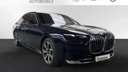 Gebraucht BMW 750e Comfort Edition 489 PS (359 kW) 2025 Bmw individual tansanitblau metallic Limousine