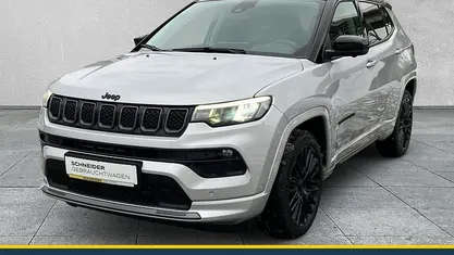 Gebraucht Jeep Compass 131 PS (96 kW) 2023 Silber SUV
