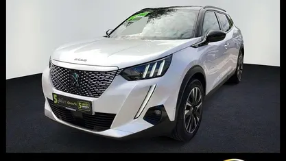 Weiß Gebraucht 2021 Peugeot e-2008 GT SUV | 17.490 € (Fairer Preis)