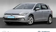 Silber Gebraucht 2020 VW Golf VIII Life Limousine | 20.880 € (Fairer Preis)