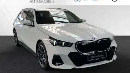Gebraucht BMW 520 M Sport 197 PS (144 kW) 2025 Alpinweiß Kombi
