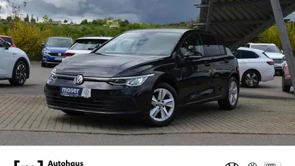 Deep black perleffekt Gebraucht 2021 VW Golf VIII Life Limousine | 19.969 € (Fairer Preis)