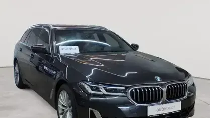 Gebraucht BMW 520 Luxury Line 190 PS (139 kW) 2023 Sophistograu brillanteffekt metallic Kombi