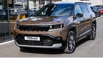 Neu Jeep Compass 145 PS (106 kW) 2026 Gruen SUV