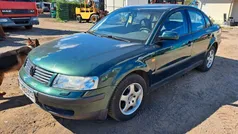 Grün Gebraucht 1997 VW Passat Basis Limousine | 1.890 € (Fairer Preis)