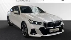 Mineralweiss metallic Gebraucht 2024 BMW 520 M Sport Limousine | 51.790 € (Guter Preis)