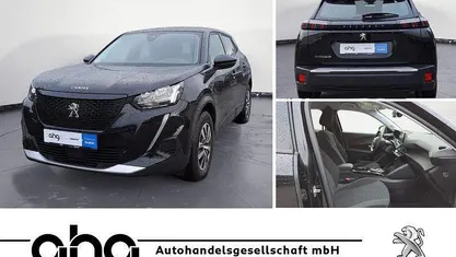 Gebraucht Peugeot e-2008 Active 100 kW (136 PS) 2022 Lackierung schwarz perla nera/ SUV