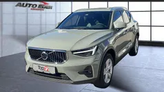 Sage green / (metallic) Gebraucht 2024 Volvo XC40 Core SUV | 33.890 € (Guter Preis)