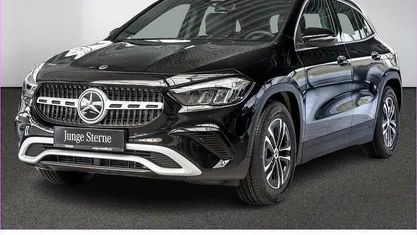 Gebraucht Mercedes GLA200 163 PS (119 kW) 2024 Unilack nachtschwarz SUV