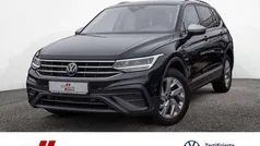 Deep black Gebraucht 2024 VW Tiguan Allspace Life SUV | 40.880 € (Fairer Preis)