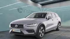 Grau Gebraucht 2023 Volvo V60 CC Plus Kombi | 42.290 € (Fairer Preis)
