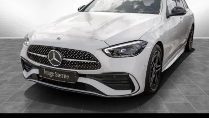 Gebraucht Mercedes C300 AMG 258 PS (189 kW) 2023 Unilack polarweiß Kombi