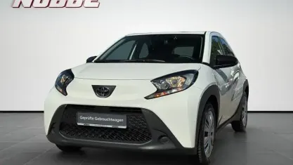 Gebraucht Toyota Aygo X X-play 72 PS (52 kW) 2023 Schneeweiß SUV
