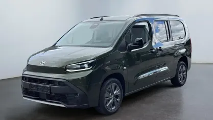 Neu Toyota Proace Verso City 131 PS (96 kW) 2026 Khaki grün metallic Kombi