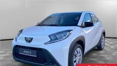 Schneeweiss Gebraucht 2025 Toyota Aygo Play Kleinwagen | 16.990 € (Fairer Preis)