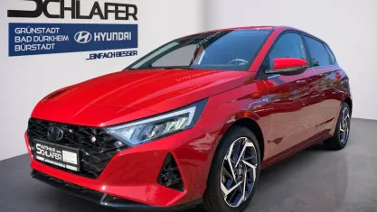 Gebraucht Hyundai i20 Prime 120 PS (88 kW) 2022 Dragon red / met Kleinwagen