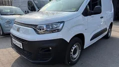 Weiß Gebraucht 2022 Fiat Doblò Van / Kleinbus | 17.181 € (Fairer Preis)