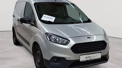 Gebraucht Ford Transit Trend 100 PS (73 kW) 2019 Polarsilber metallic Van