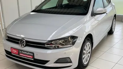 Gebraucht VW Polo Comfortline 95 PS (69 kW) 2018 White silver metallic Kleinwagen