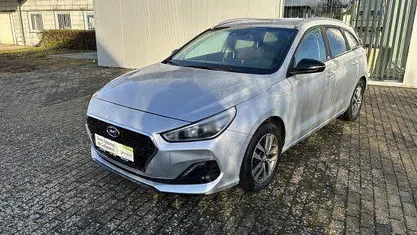 Platinum silver Gebraucht 2019 Hyundai i30 YES! Kombi | 15.990 € (Teuer)