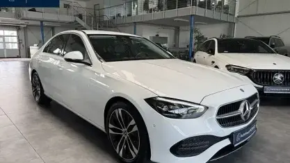 Gebraucht Mercedes C200 Avantgarde 204 PS (150 kW) 2022 Weiß Limousine