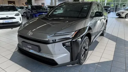 Neu Toyota bZ4X 164 kW (224 PS) 2026 Precious metal grey metallic SUV