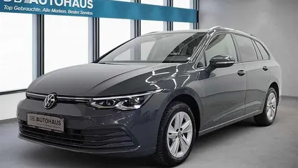 Gebraucht VW Golf VIII Life 131 PS (96 kW) 2023 Grau Kombi