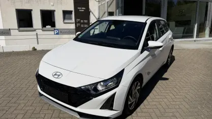 Gebraucht Hyundai i20 Trend 101 PS (74 kW) 2025 Atlas white Kleinwagen