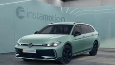 Grün Gebraucht 2024 VW Passat Style Van / Kleinbus | 48.220 € (Fairer Preis)