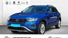 Blau Gebraucht 2024 VW T-Roc Life SUV | 27.899 € (Fairer Preis)