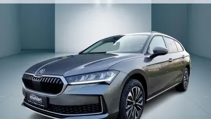 Neu Skoda Superb Selection 150 PS (110 kW) 2025 Graphitegrau metallic Kombi