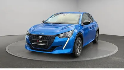 Blau Gebraucht 2022 Peugeot e-208 Allure Kleinwagen | 17.780 € (Fairer Preis)